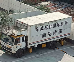 公司售服對機(jī)場中央廚房系統(tǒng)冷卻用冷水機(jī)進(jìn)行回訪，發(fā)現(xiàn)風(fēng)險(xiǎn)，解決問題